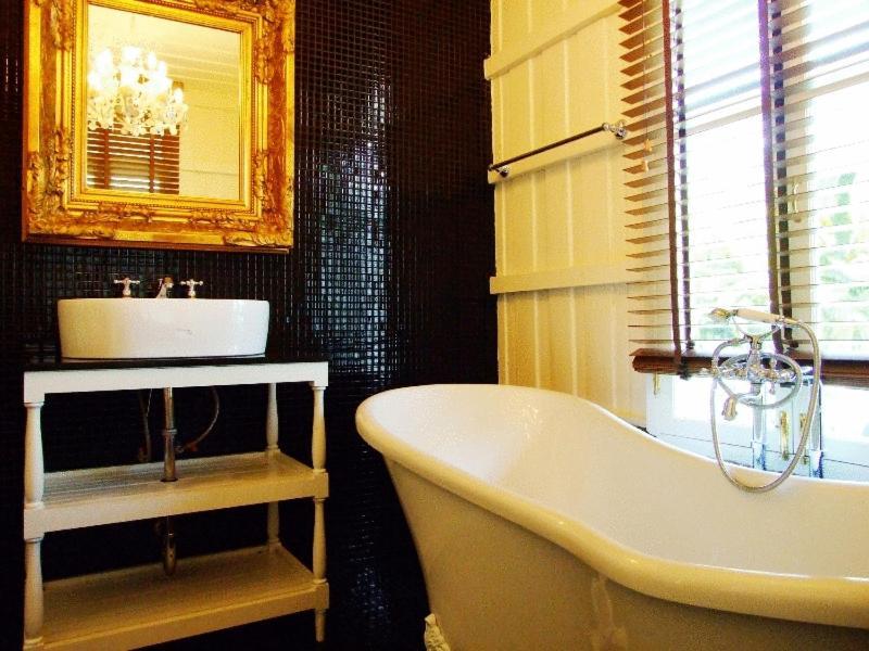 The Hen Hua Hin Hotel Екстериор снимка