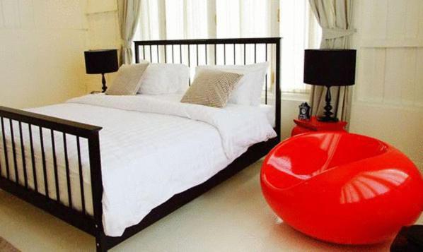 The Hen Hua Hin Hotel Екстериор снимка