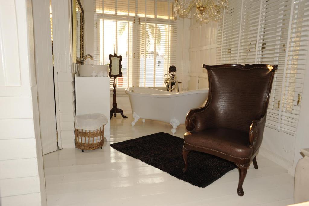 The Hen Hua Hin Hotel Стая снимка