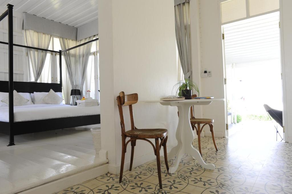 The Hen Hua Hin Hotel Стая снимка